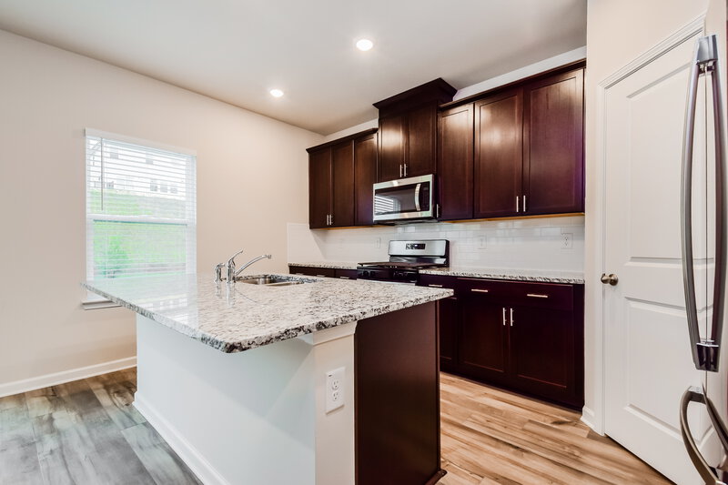 2,040/Mo, 466 Magnolia Dr Dawsonville, GA 30534 Kitchen View 2