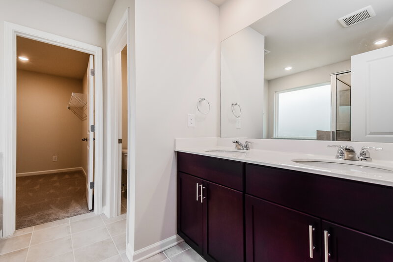 2,040/Mo, 466 Magnolia Dr Dawsonville, GA 30534 Main Bathroom View