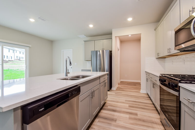 2,490/Mo, 576 Magnolia Dr Dawsonville, GA 30534 Kitchen View