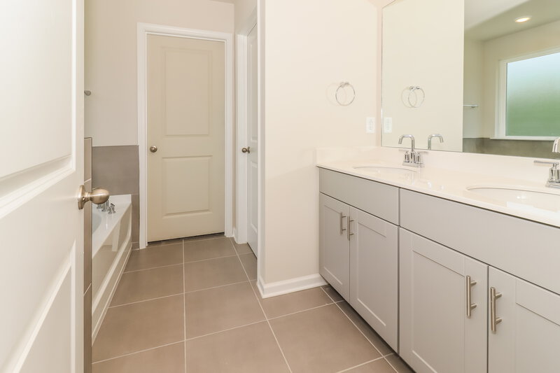 2,235/Mo, 545 Magnolia Dr Dawsonville, GA 30534 Main Bathroom View