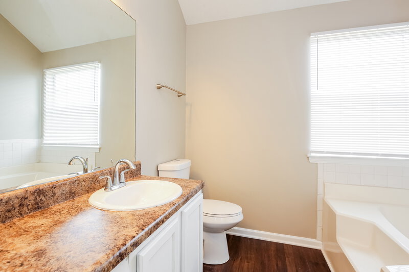 2,040/Mo, 3527 McIntosh Ln Snellville, GA 30039 Main Bathroom View