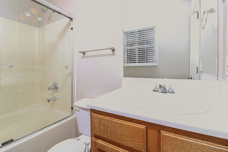1,700/Mo, 9490 Pebble Creek Ct Villa Rica, GA 30180 Main Bathroom View