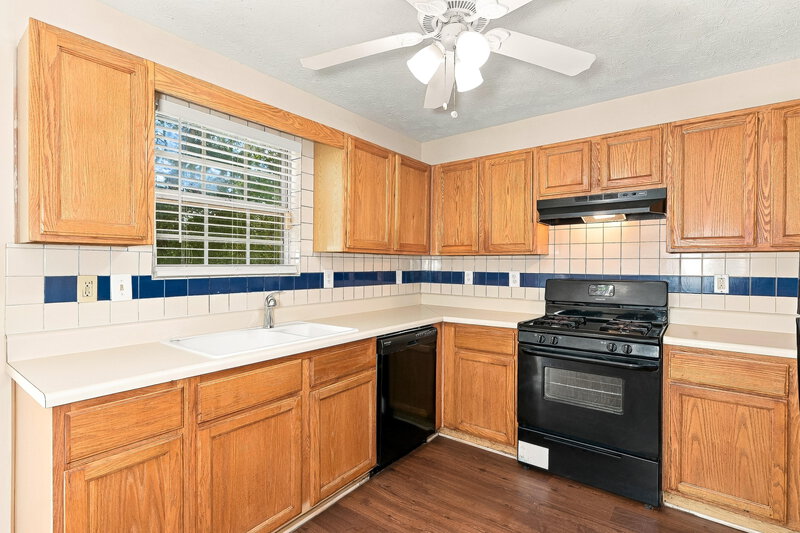 1,960/Mo, 3019 Sentinel Cir Lawrenceville, GA 30043 Kitchen View 2
