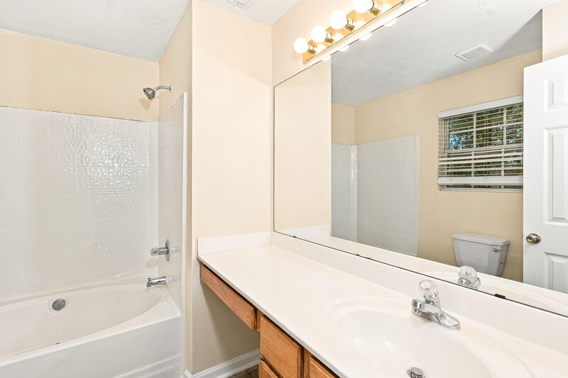 1,960/Mo, 3019 Sentinel Cir Lawrenceville, GA 30043 Primary Bathroom View