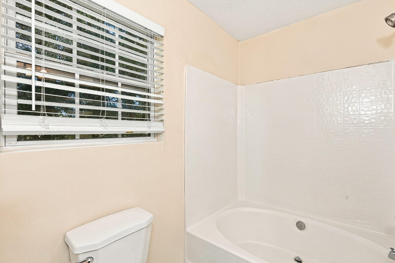 1,960/Mo, 3019 Sentinel Cir Lawrenceville, GA 30043 Primary Bathroom View 2