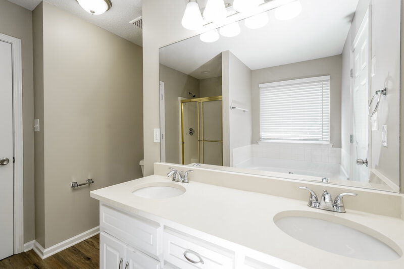 2,600/Mo, 498 Emerald Trce Jonesboro, GA 30236 Main Bathroom View
