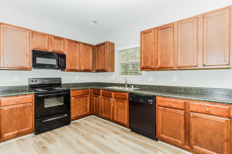 1,885/Mo, 262 Stillwood Dr Newnan, GA 30265 Kitchen View