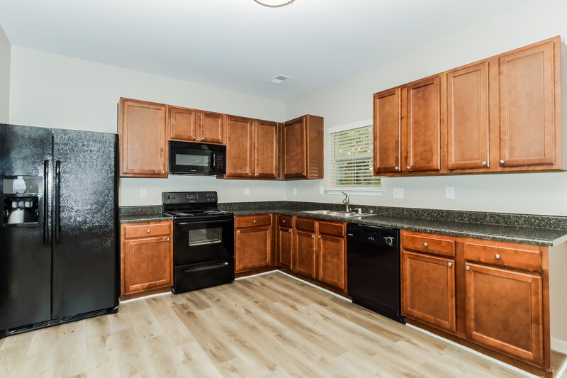 1,885/Mo, 262 Stillwood Dr Newnan, GA 30265 Kitchen View 2