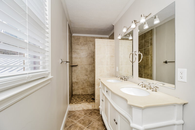 2,030/Mo, 5329 Monticello Dr Villa Rica, GA 30180 Main Bathroom View