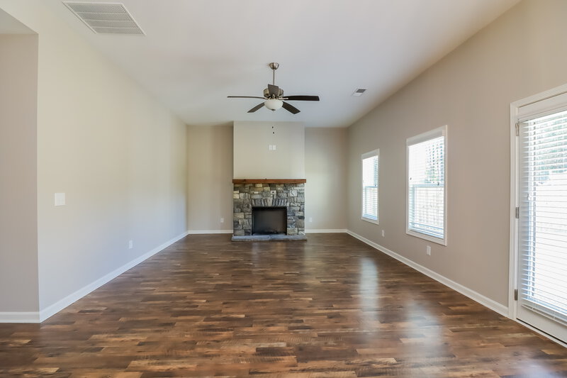 2,100/Mo, 356 Webster Lake Drive Temple, GA 30179 Living Room View