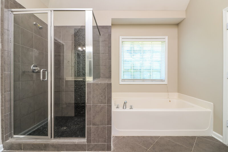 2,965/Mo, 337 Vinings Vintage Cir Mableton, GA 30126 Main Bathroom View 2
