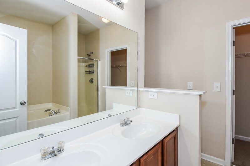 2,110/Mo, 186 Ridgemont Rd Canton, GA 30114 Main Bathroom View