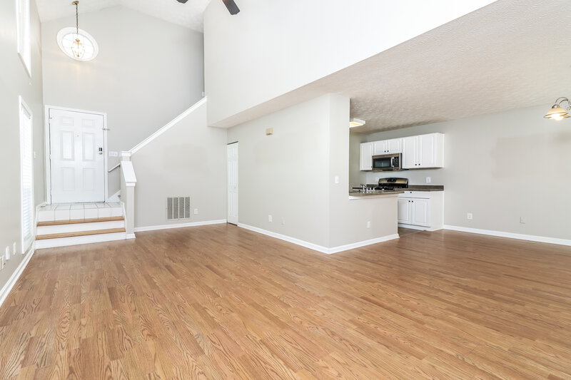 2,435/Mo, 13477 Aventide Ln Alpharetta, GA 30004 Living Room View 2