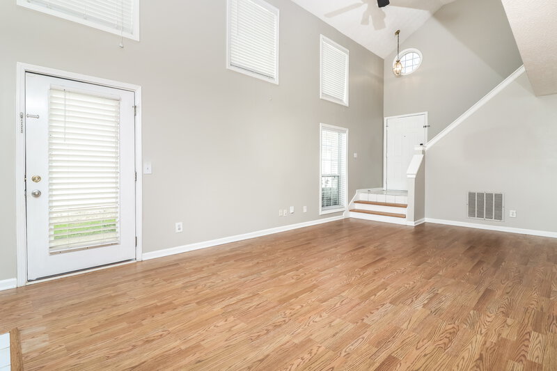 2,435/Mo, 13477 Aventide Ln Alpharetta, GA 30004 Living Room View 3