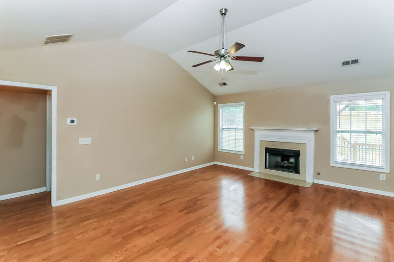 2,200/Mo, 460 Kyles Cir Hiram, GA 30141 Living Room View