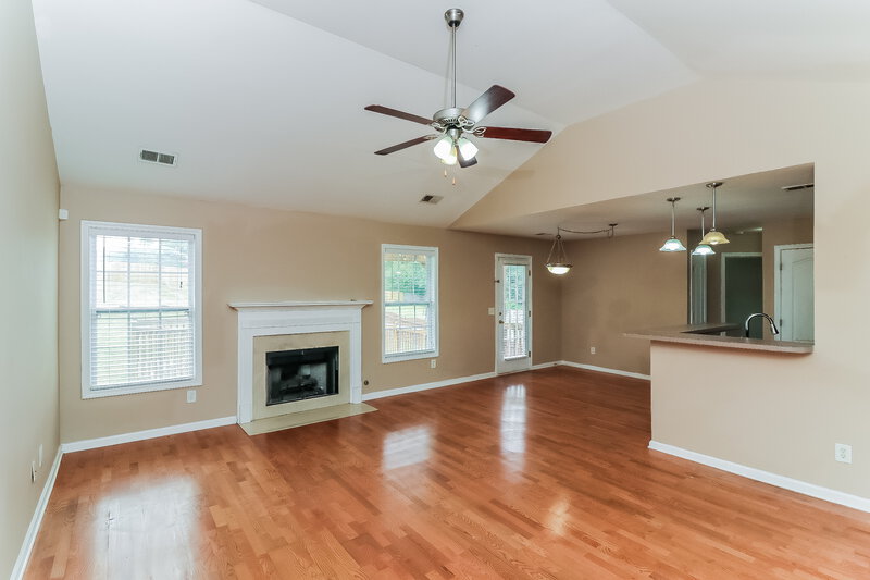 2,200/Mo, 460 Kyles Cir Hiram, GA 30141 Living Room View 2