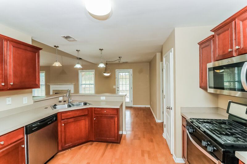 2,200/Mo, 460 Kyles Cir Hiram, GA 30141 Kitchen View 2
