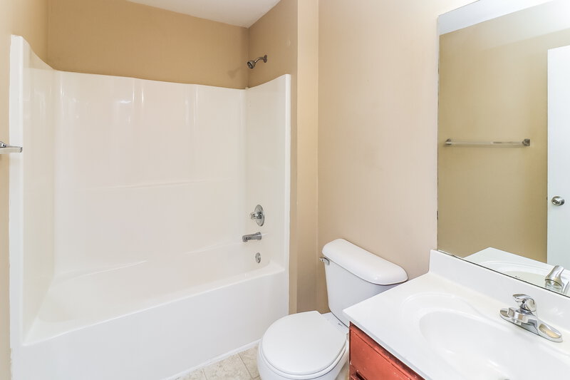 2,200/Mo, 460 Kyles Cir Hiram, GA 30141 Bathroom View