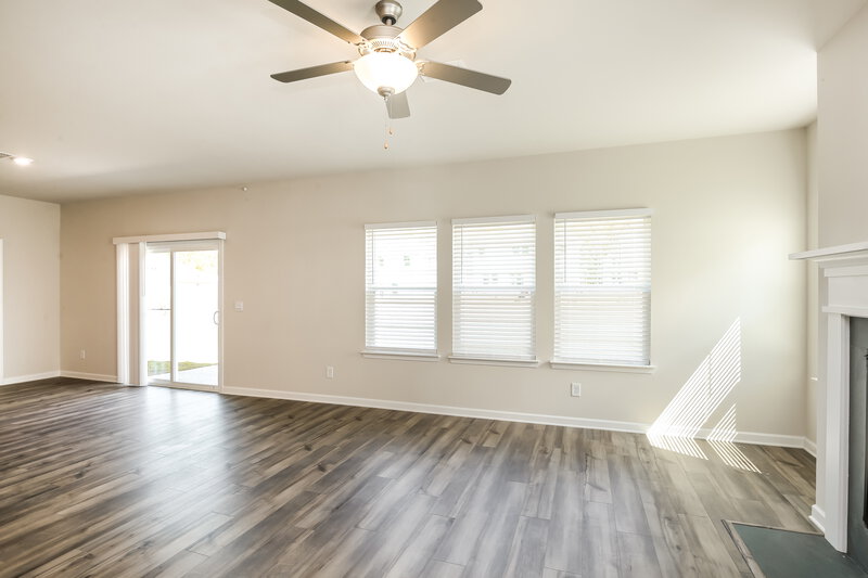 2,345/Mo, 496 Magnolia Dr Dawsonville, GA 30534 Living Room View 2