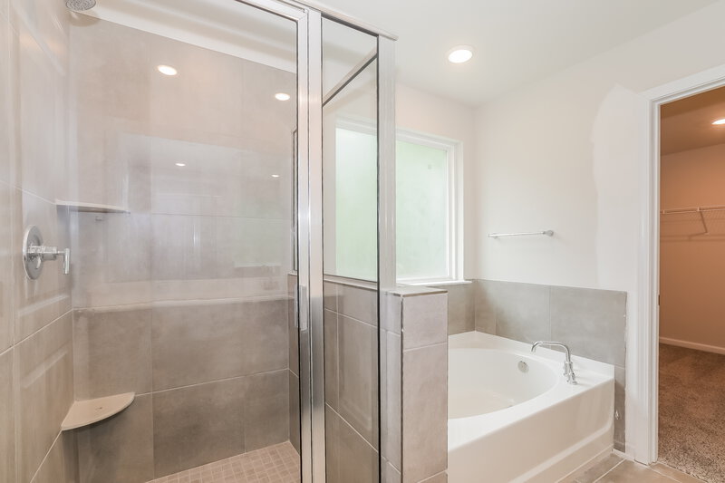 3,230/Mo, 165 Longleaf St Dawsonville, GA 30534 Main Bathroom View 2