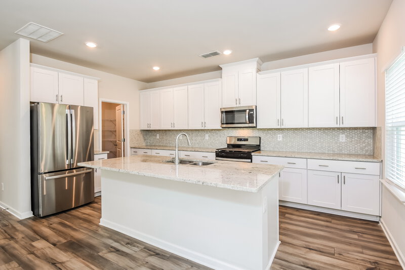 2,290/Mo, 137 Longleaf St Dawsonville, GA 30534 Kitchen View 2