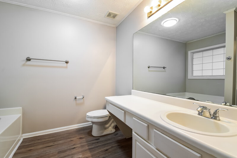 1,920/Mo, 1016 Fishback Way Sugar Hill, GA 30518 Main Bathroom View