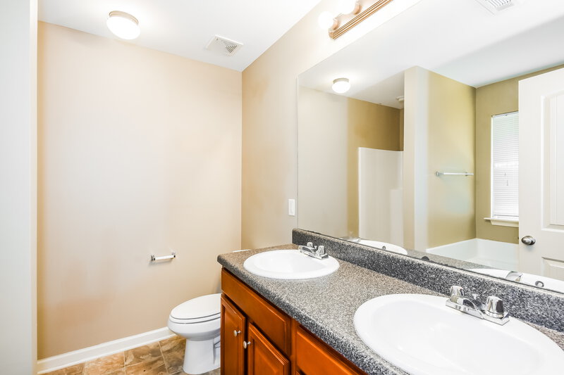 2,000/Mo, 216 Brightondale Blvd Dallas, GA 30132 Main Bathroom View