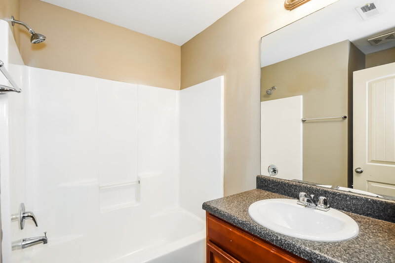 2,000/Mo, 216 Brightondale Blvd Dallas, GA 30132 Main Bathroom View 2