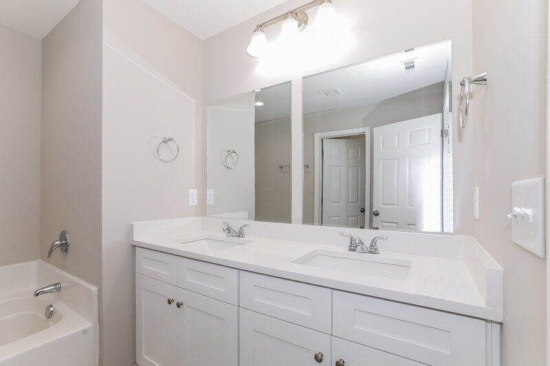 2,380/Mo, 2239 Baywood Tree Ln Snellville, GA 30078 Main Bathroom View 2