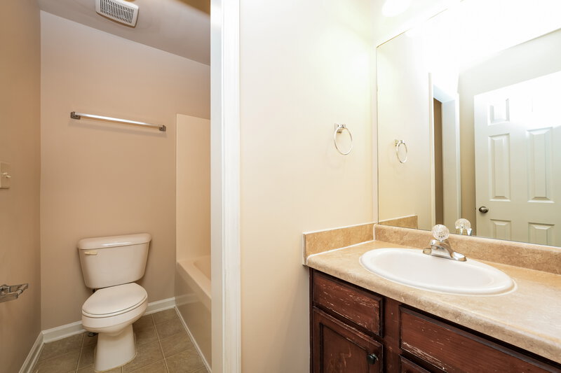2,055/Mo, 2279 Baywood Tree Ln Snellville, GA 30078 Main Bathroom View 2