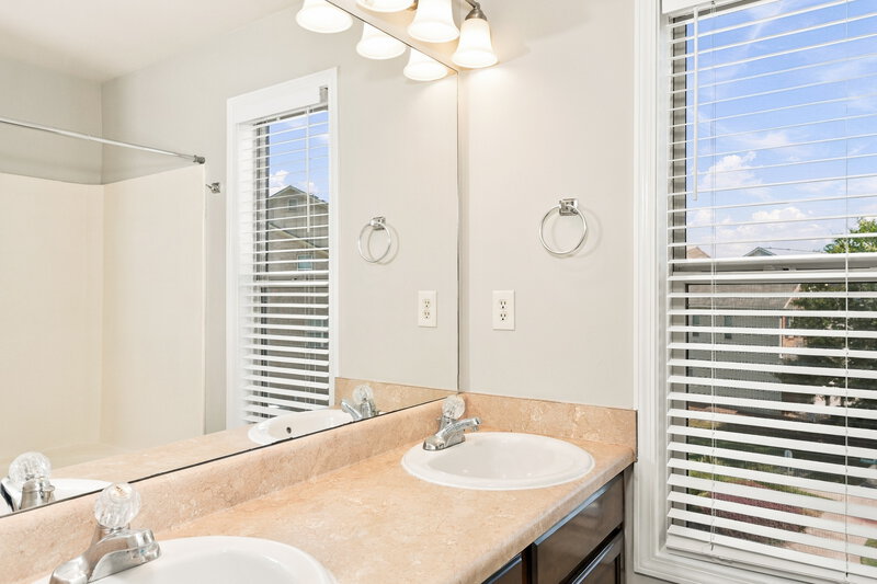 1,825/Mo, 2259 Baywood Tree Ln Snellville, GA 30078 Primary Bathroom View