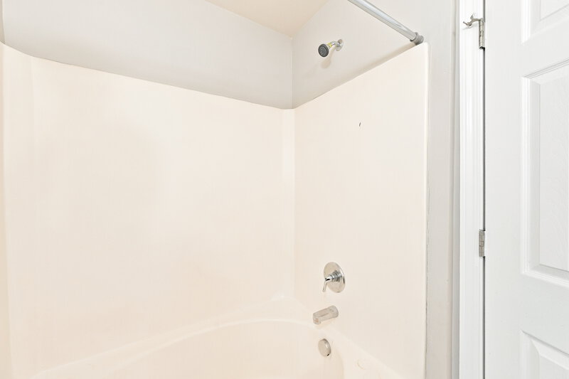 1,825/Mo, 2259 Baywood Tree Ln Snellville, GA 30078 Primary Bathroom View 2