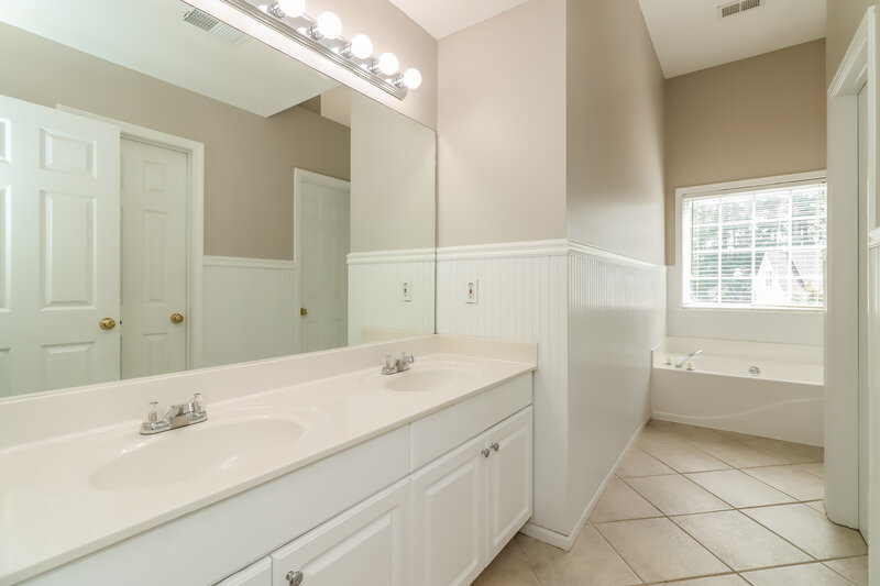 3,260/Mo, 11 Cottage Trce Dallas, GA 30157 Main Bathroom View