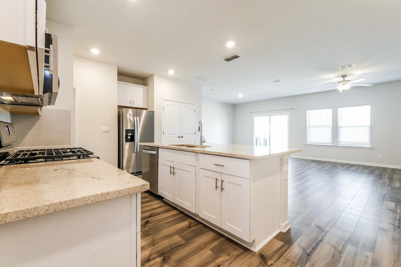 2,260/Mo, 1632 Villageside Ct Lawrenceville, GA 30043 Kitchen View