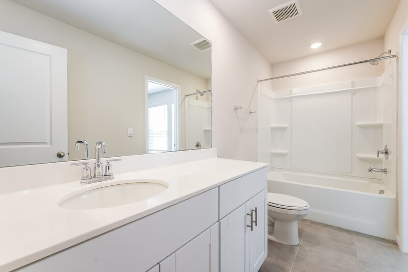 2,260/Mo, 1632 Villageside Ct Lawrenceville, GA 30043 Bathroom View