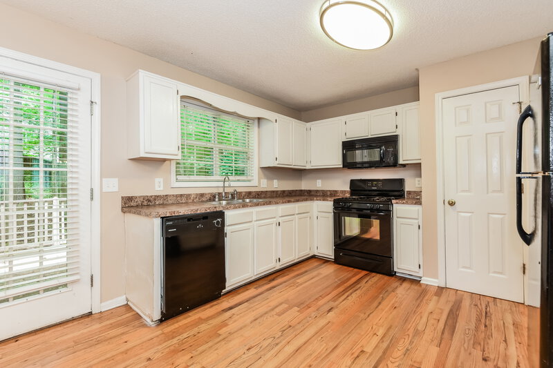 1,875/Mo, 2648 Loring Rd NW Kennesaw, GA 30152 Kitchen View 2