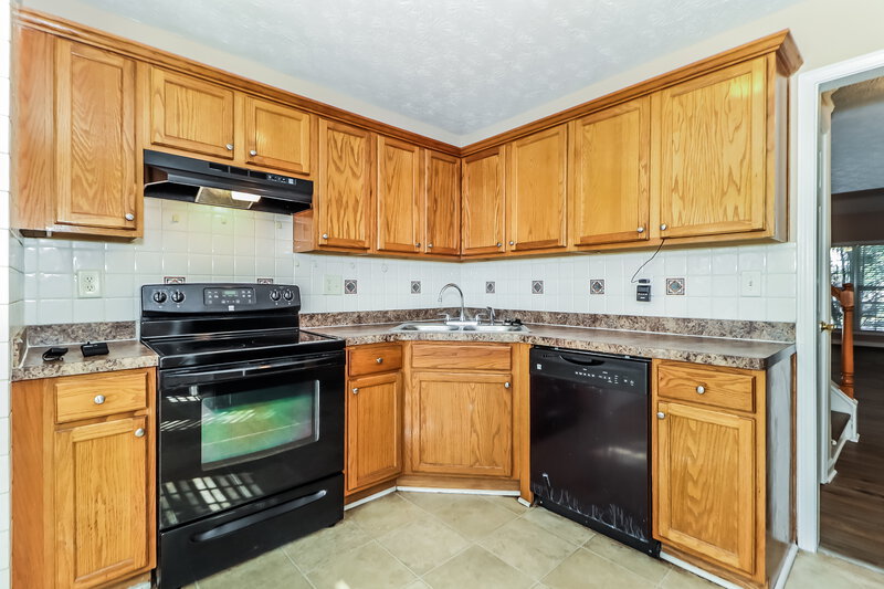 1,835/Mo, 2345 Oakland Spring Dr Snellville, GA 30039 Kitchen View 2