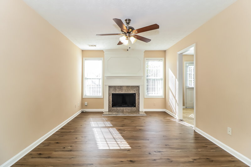 1,835/Mo, 2345 Oakland Spring Dr Snellville, GA 30039 Family Room View 2