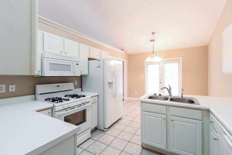 2,025/Mo, 530 Sunnyside Dr Lawrenceville, GA 30044 Kitchen View