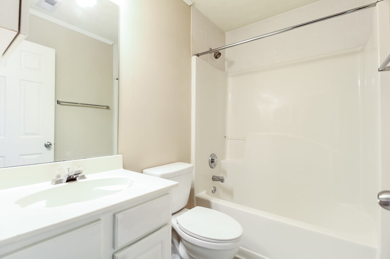 2,025/Mo, 530 Sunnyside Dr Lawrenceville, GA 30044 Bathroom View