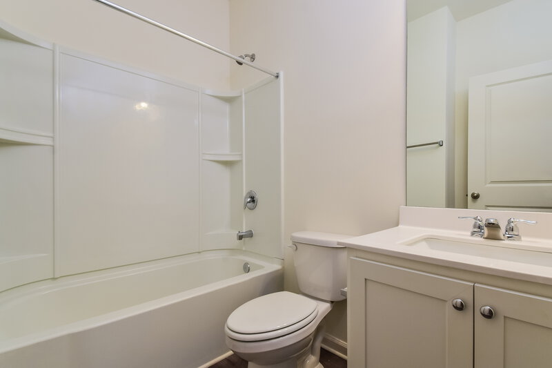2,115/Mo, 69 Bentwater Way Hoschton, GA 30548 Bathroom View