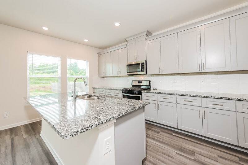2,450/Mo, 5834 Union Grove Dr Braselton, GA 30517 Kitchen View