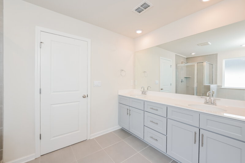 2,450/Mo, 5834 Union Grove Dr Braselton, GA 30517 Main Bathroom View