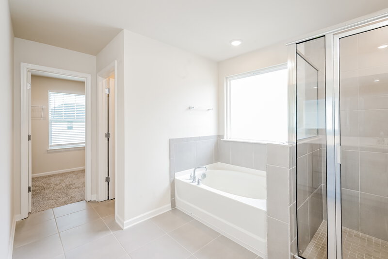2,450/Mo, 5834 Union Grove Dr Braselton, GA 30517 Main Bathroom View 2