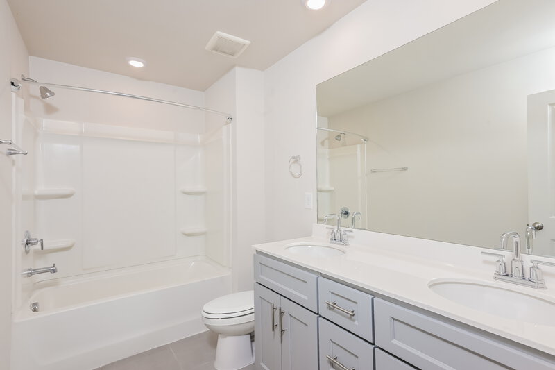 2,450/Mo, 5834 Union Grove Dr Braselton, GA 30517 Bathroom View