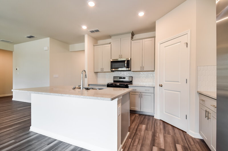 2,745/Mo, 5854 Union Grove Dr Braselton, GA 30517 Kitchen View