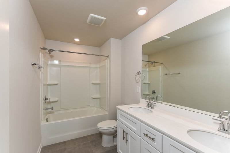 2,325/Mo, 5915 Green Ash Ct Braselton, GA 30517 Bathroom View