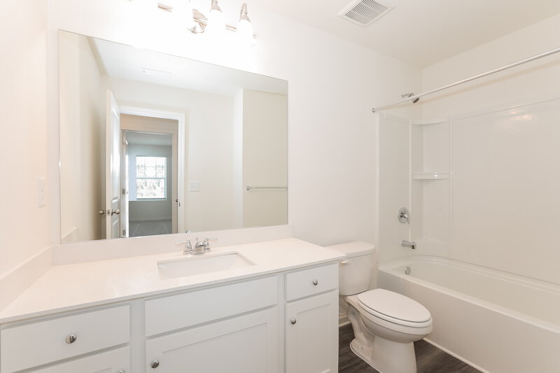 2,215/Mo, 132 Bentwater Way Hoschton, GA 30548 Bathroom View