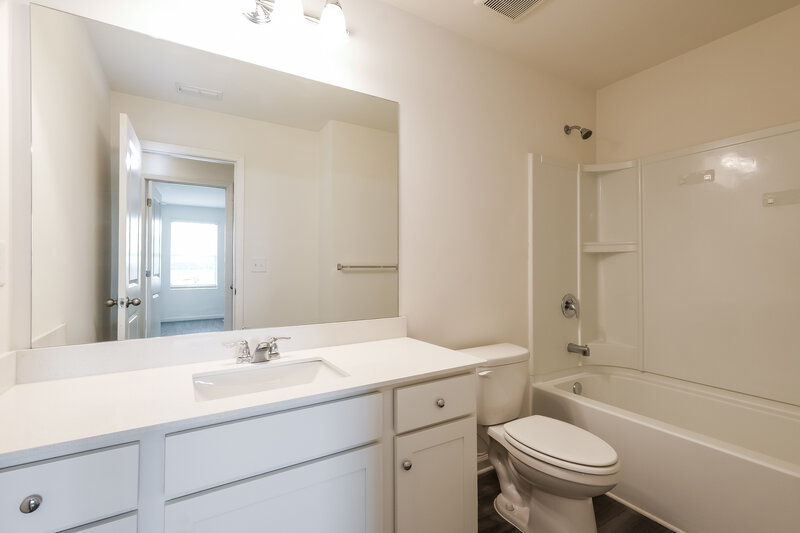 2,240/Mo, 132 Bentwater Way Hoschton, GA 30548 Bathroom View 2
