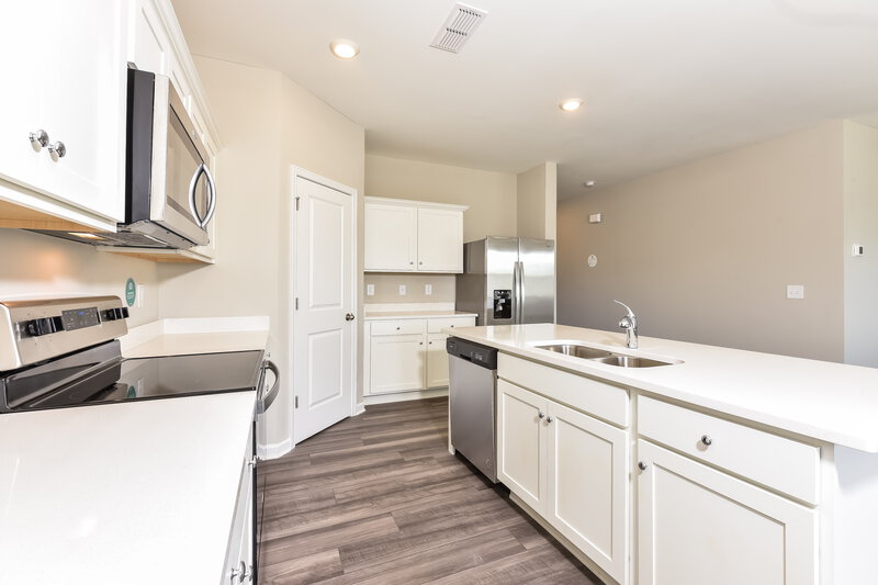 3,220/Mo, 12 Streamview Hoschton, GA 30548 Kitchen View